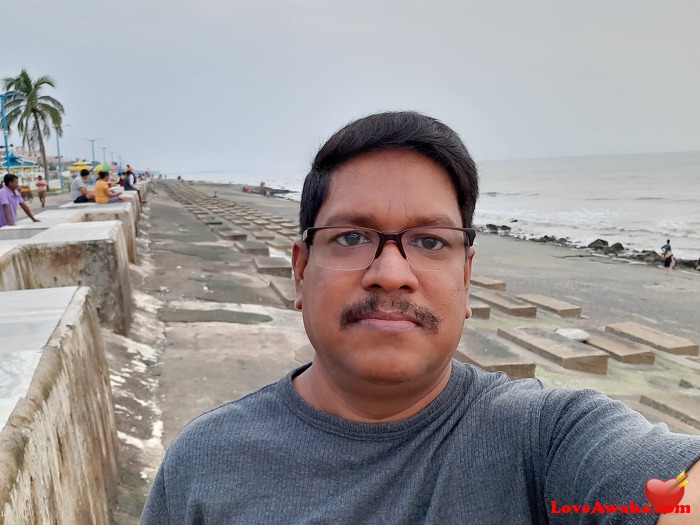 Bishupay1 Indian Man from Kolkata (ex Calcutta)