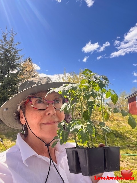 Earthship8Mate Canadian Woman from Bridgewater