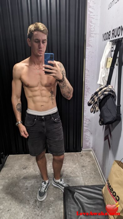 Harry19961 Romanian Man from Bucharest = Bucuresti