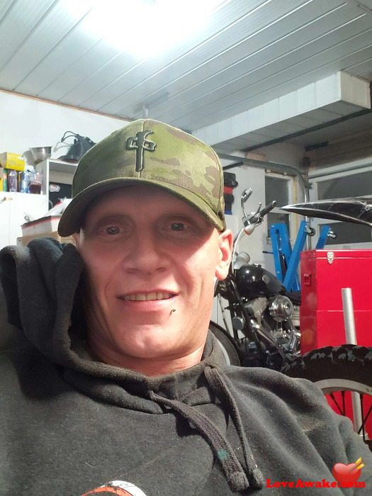 Cravedave Canadian Man from Hinton