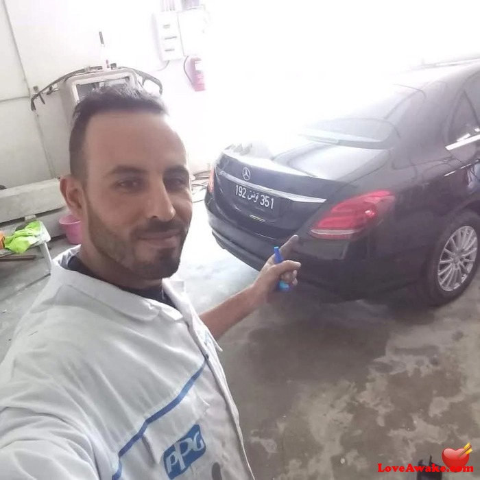Kimoben Algerian Man from Alger (Algiers)