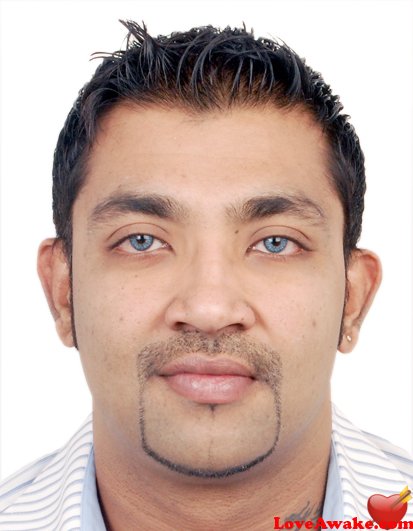 dufus Indian Man from Bangalore