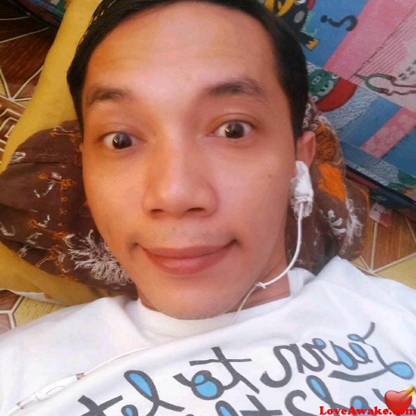 Maleebog Filipina Man from Valenzuela