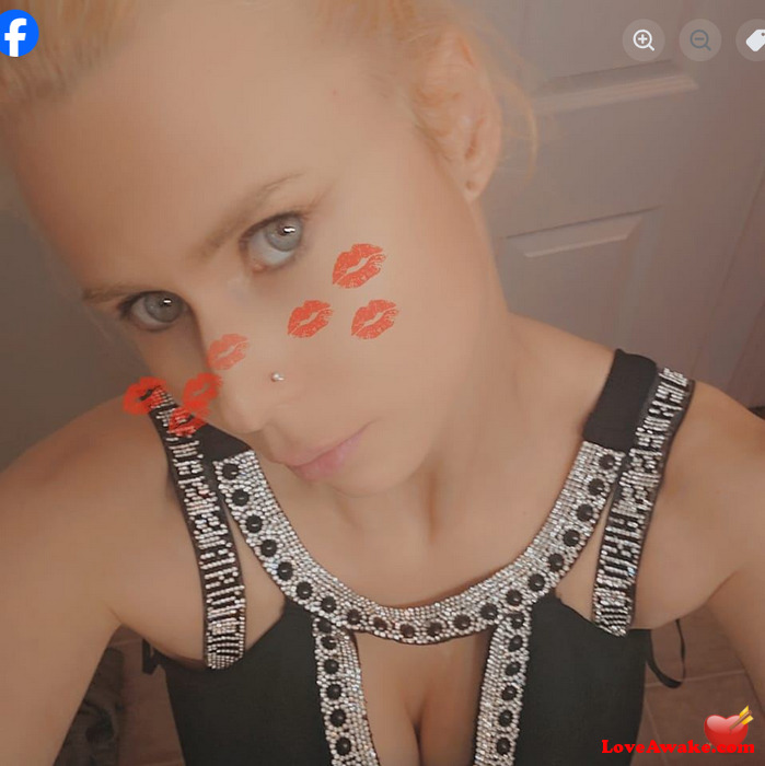 stixx16 Canadian Woman from Gladstone