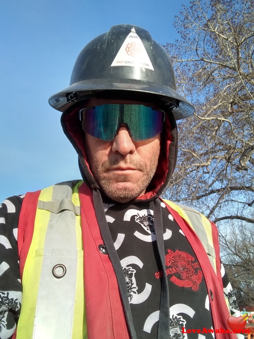 KeepitondaDL Canadian Man from St Albert