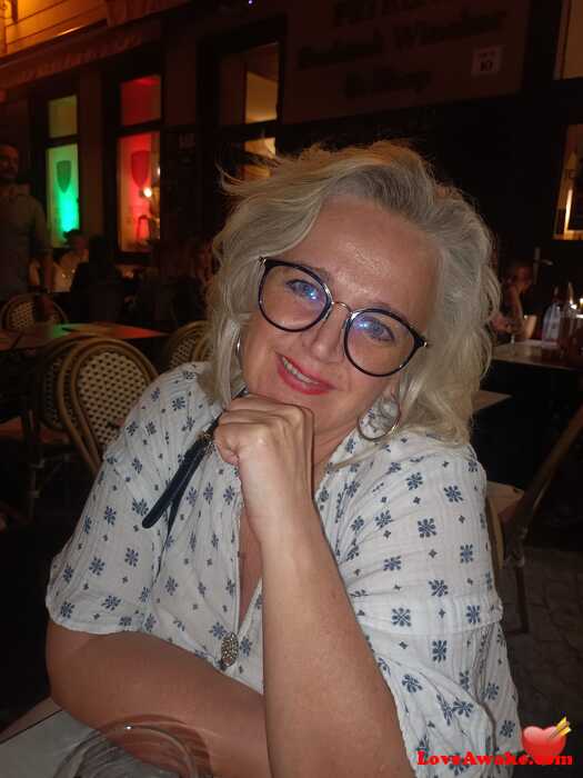 winefairy Hungarian Woman from Eger