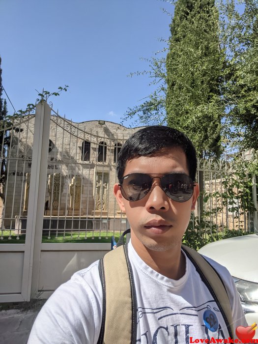 Centa987 Filipina Man from Queson/Siain