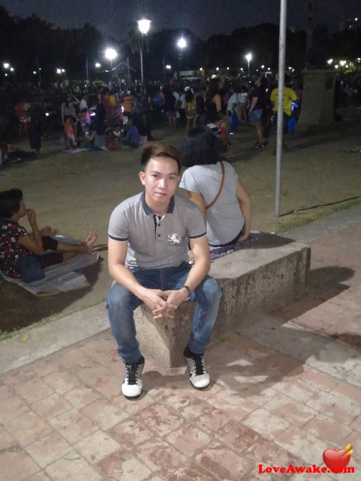 Tejanoluke Filipina Man from Batangas, Luzon