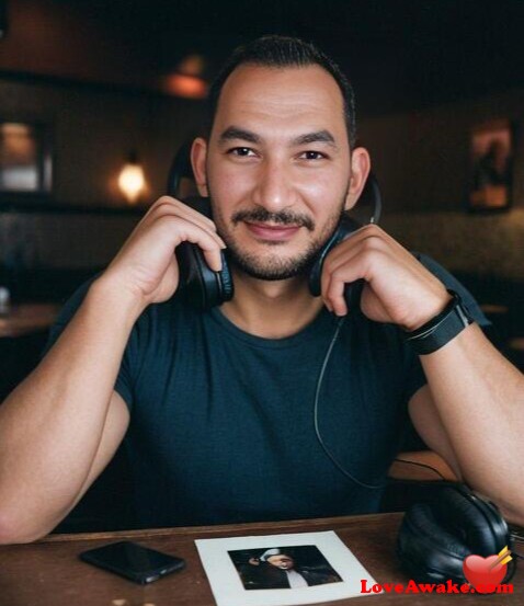 MohamedFadL Egyptian Man from Cairo = El Qahira (= Cairo)