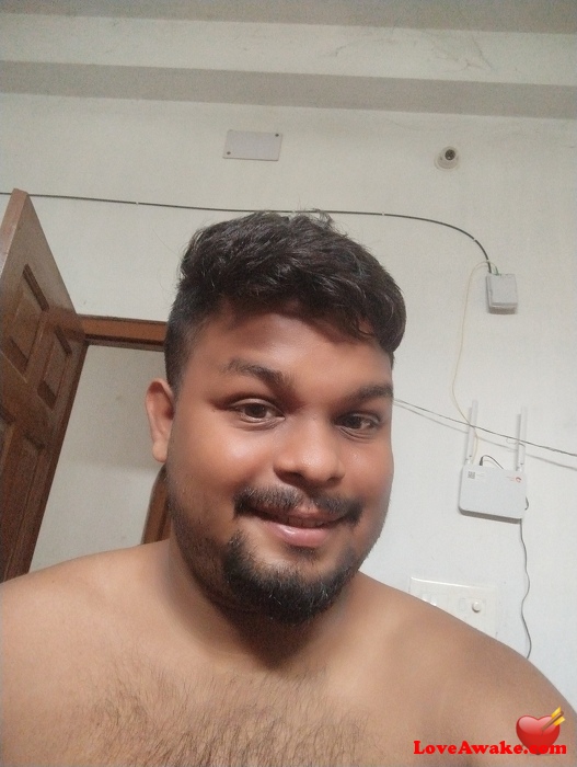 Z1axy Indian Man from Kolkata (ex Calcutta)