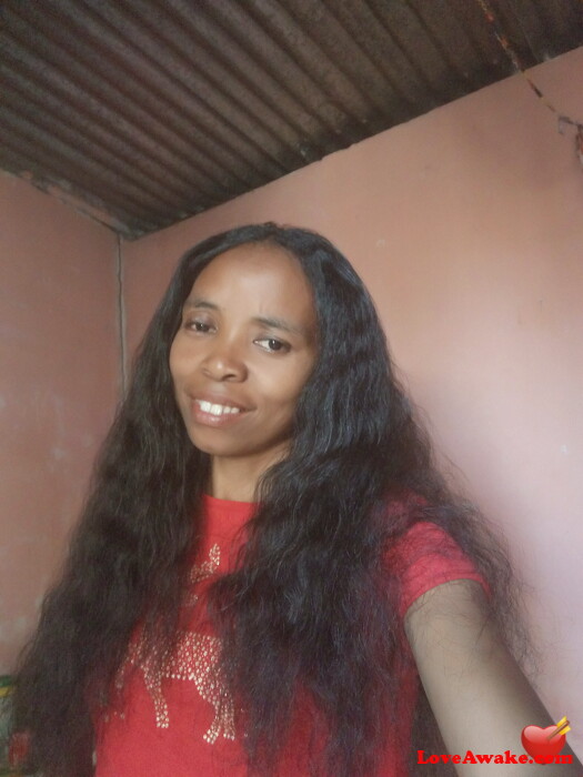 Binette Madagascar Woman from Tulear (Toliara)