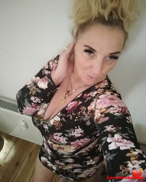 Sweetbeliyuw8 UK Woman from London