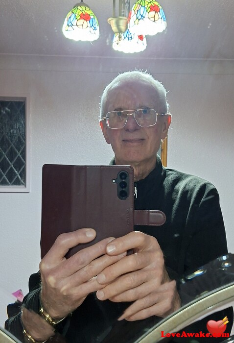 12P0lly UK Man from Chesterfield
