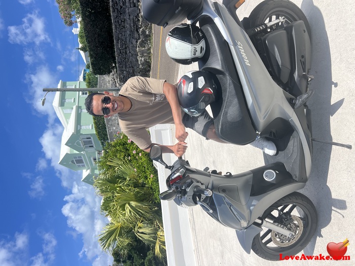 Fayssal91 Bermuda Man from Hamilton