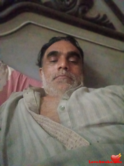 Close2mejaan Pakistani Man from Lahore