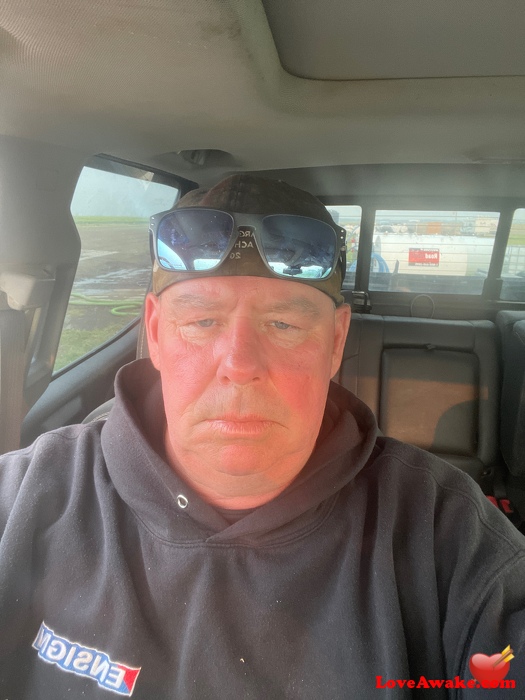 Peeker423 Canadian Man from Moosomin