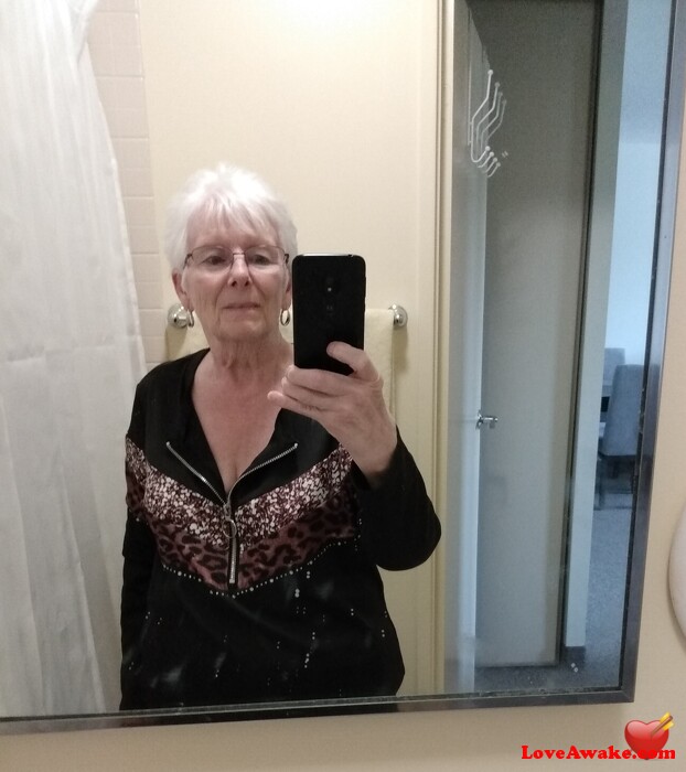 sharewithme Canadian Woman from Barrie