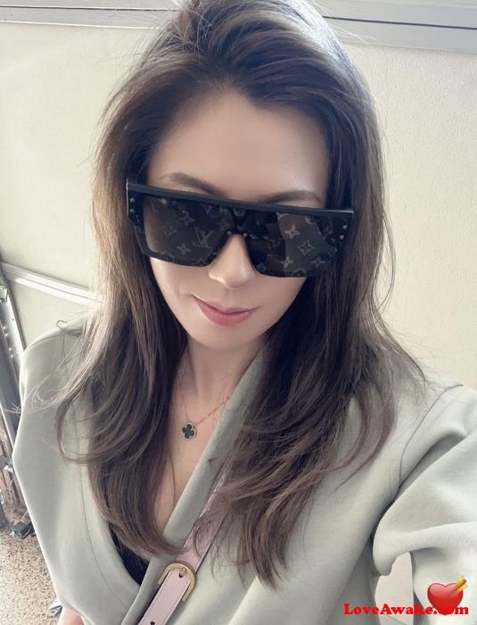 UEHS521 American Woman from Adelanto