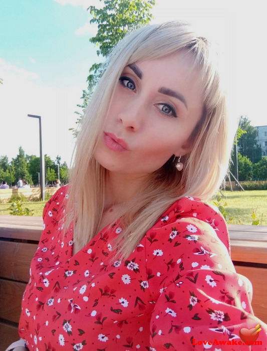 Kathy8888 French Woman from Paris