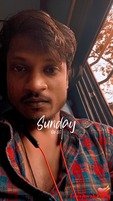 Dex617738 Indian Man from Mumbai (ex Bombay)