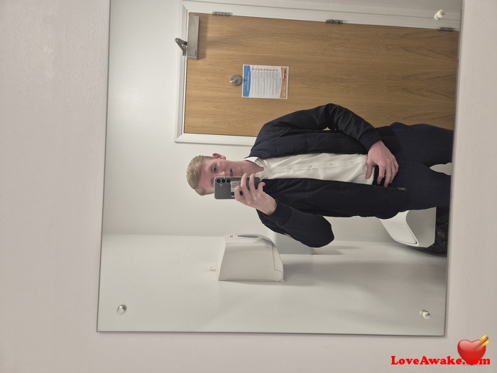Hlynes UK Man from Horley