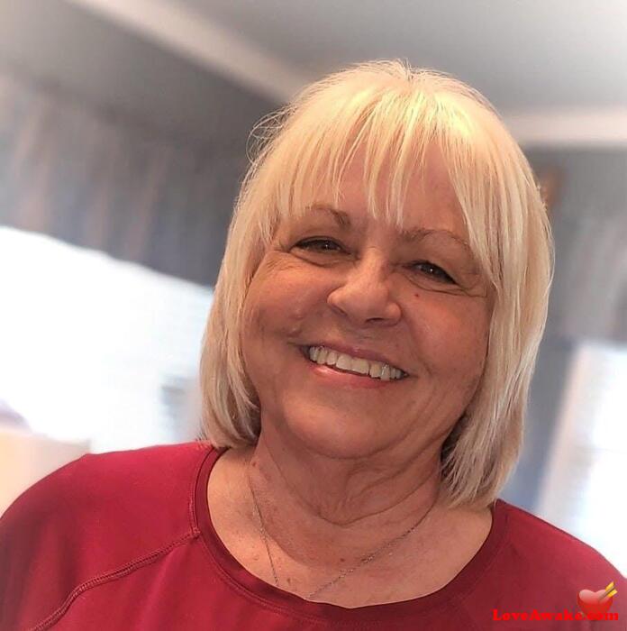 ahuuber American Woman from Jacksonville
