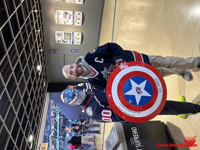 HOCKEYNCAA33 American Man from Kettering