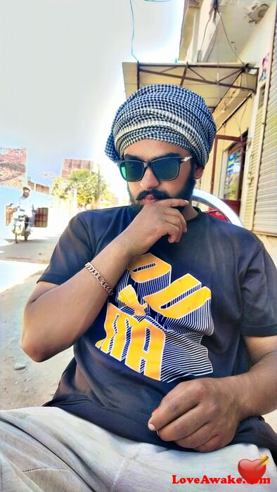 B1l2l0m9cd4 Pakistani Man from Chichawatni