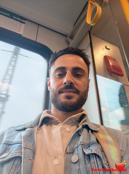 Italicious German Man from Frankfurt am Main