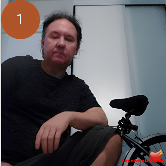 dee2024 Canadian Man from Victoria