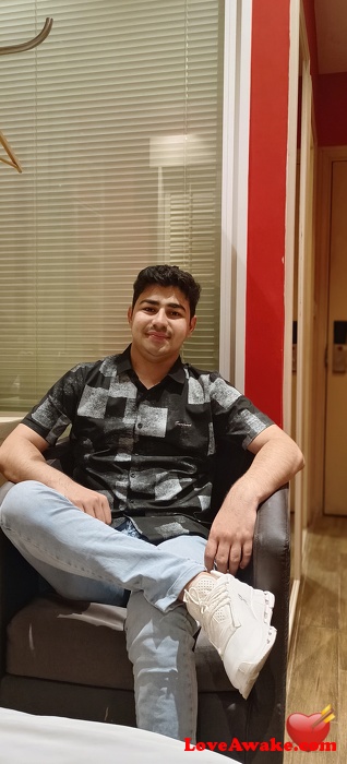 Peer1 UAE Man from Abu Dhabi