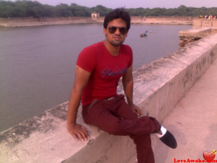 Qamar-Bhatti Pakistani Man from Sheikhupura