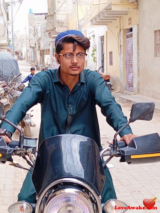 Shahrukhlovely Pakistani Man from Karachi