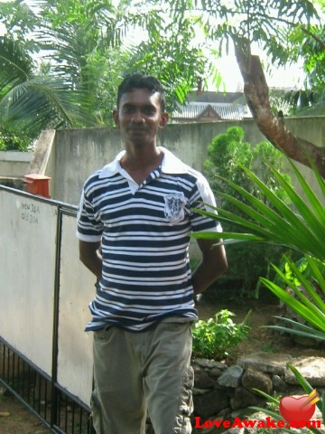 Dinidu Sri Lankan Man from Colombo