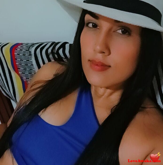 Airhostess123 Canadian Woman from Fredericton