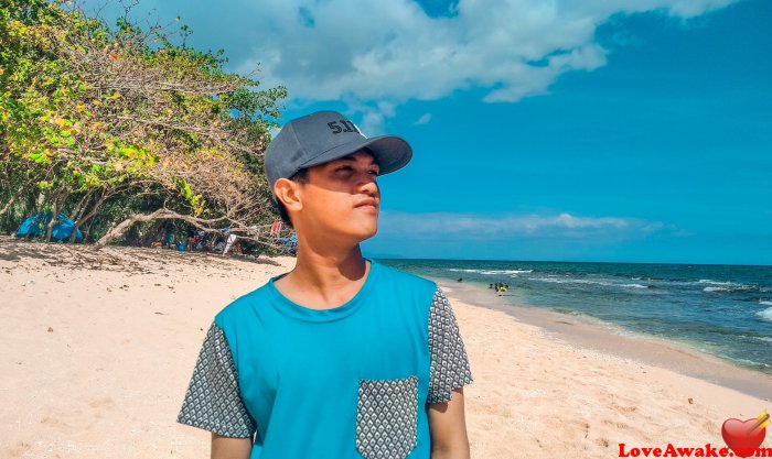 Bnjay Filipina Man from Naga, Luzon
