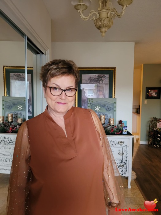 velz26 Canadian Woman from Lethbridge