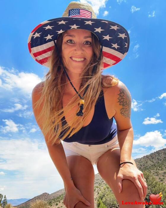 Christina3281 American Woman from Pittsburgh