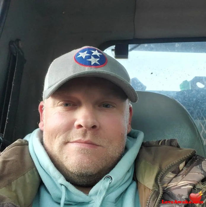 Tennstud77 American Man from Paris