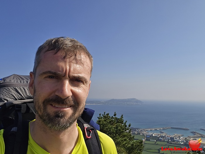 Iwahike Canadian Man from Oakville
