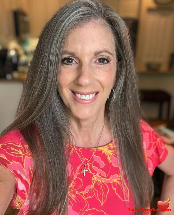 Donna7nr American Woman from Los Angeles