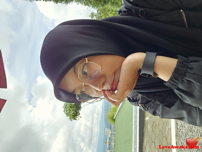 Umayna Indonesian Woman from Jakarta, Java