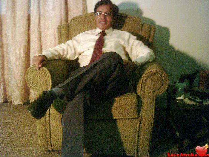 parensearch Pakistani Man from Karachi