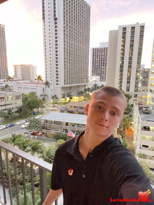 QuinnD American Man from Honolulu