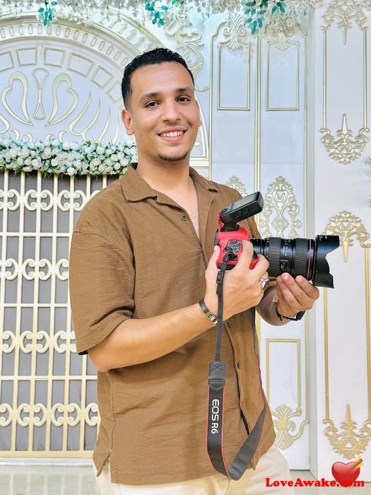Hussainnooh Egyptian Man from Cairo = El Qahira (= Cairo)