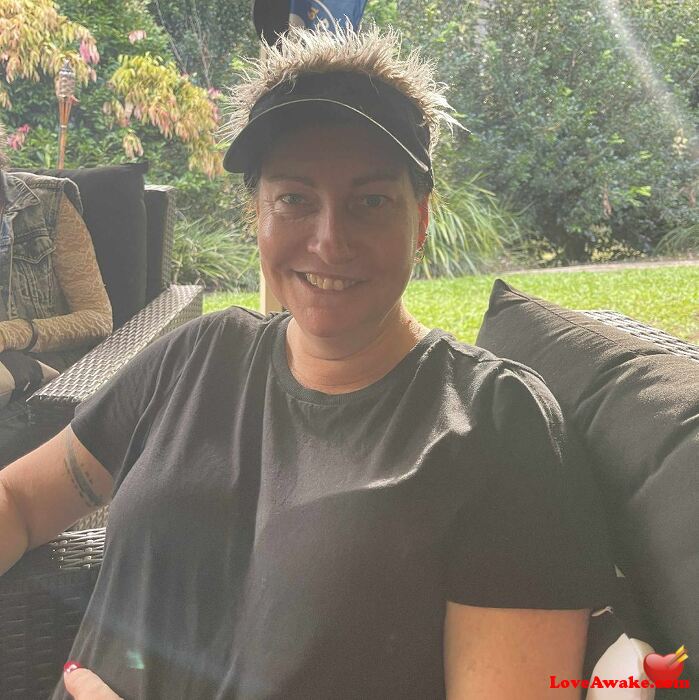 CAR246 Australian Woman from Burleigh Heads