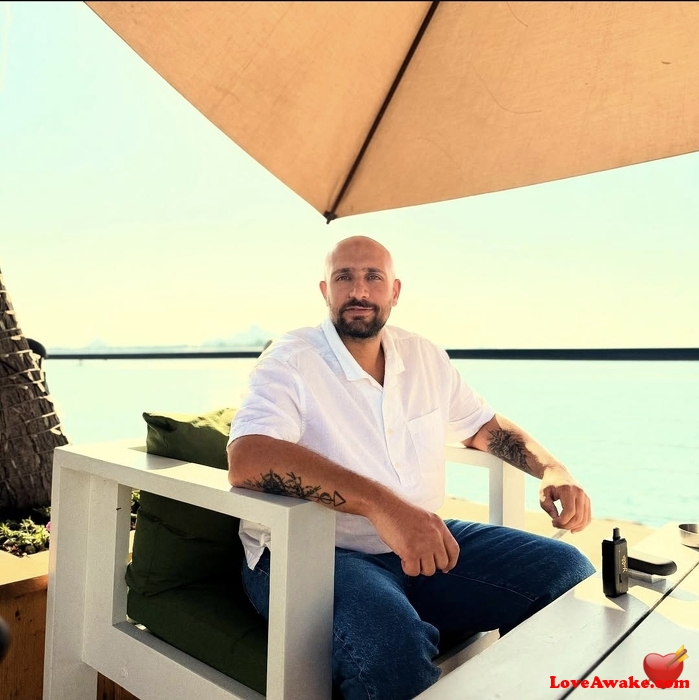 Jabaroke UAE Man from Abu Dhabi