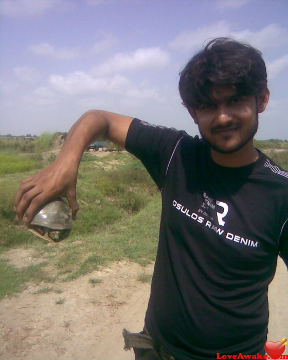 Aunjaan Pakistani Man from Karachi