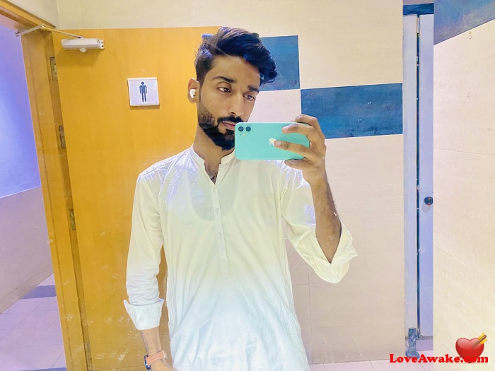 Umar102 Pakistani Man from Lahore
