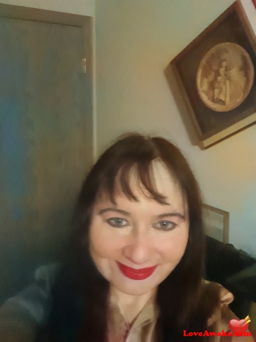 Al345555 American Woman from Portland